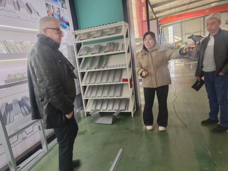 出口沙特地区的型钢机设备，多彩网冷弯工程师展实力以专业攻克小边与腰高难题